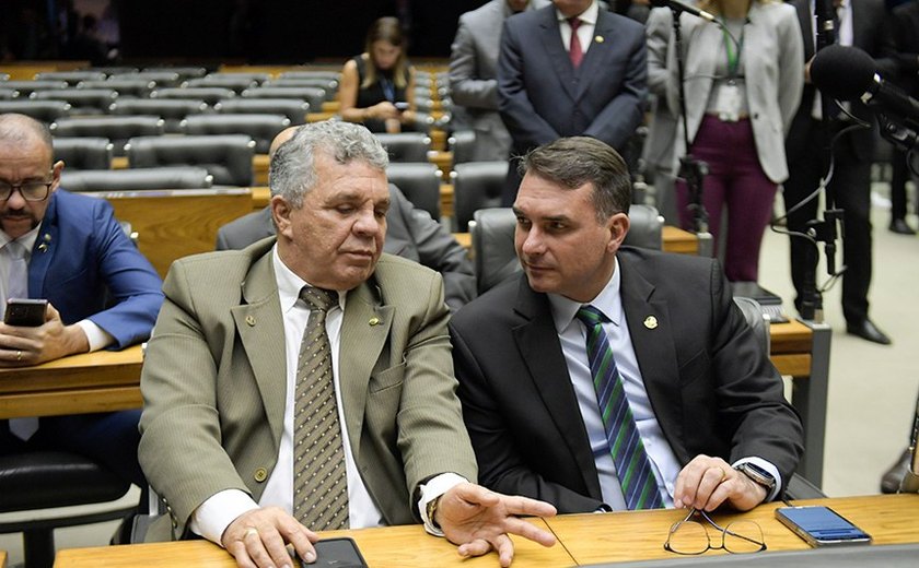 Parlamentares resgatam auxílio-moradia para PMs e bombeiros do DF