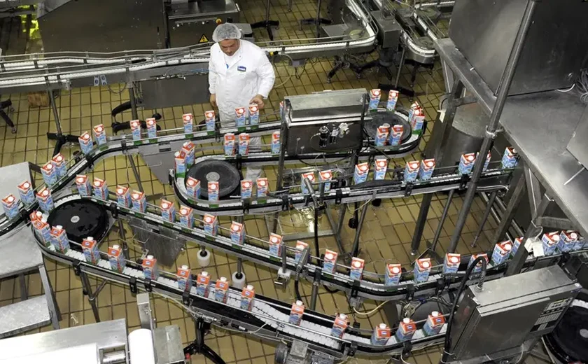 Produção industrial avança em 13 das 25 atividades em abril ante março, mostra IBGE