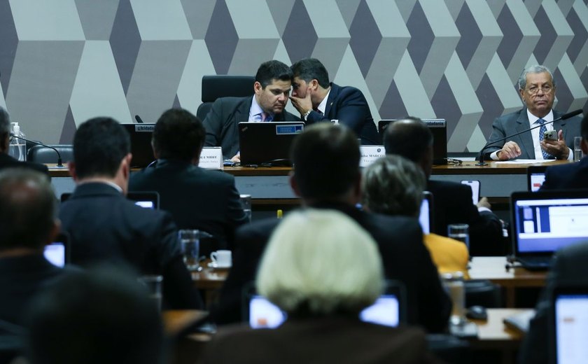 CCJ do Senado adia votação da PEC que altera regime jurídico do BC