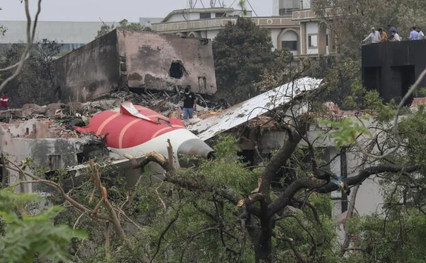 Índia: investigadores recuperam caixa-preta de avião da Boeing que caiu na quinta-feira