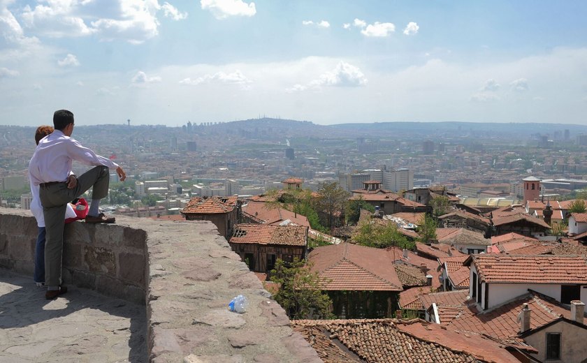 Oficial turco: Turquia é pronta para mediar conversas de Ucrânia, mas há falta de sinais para elas