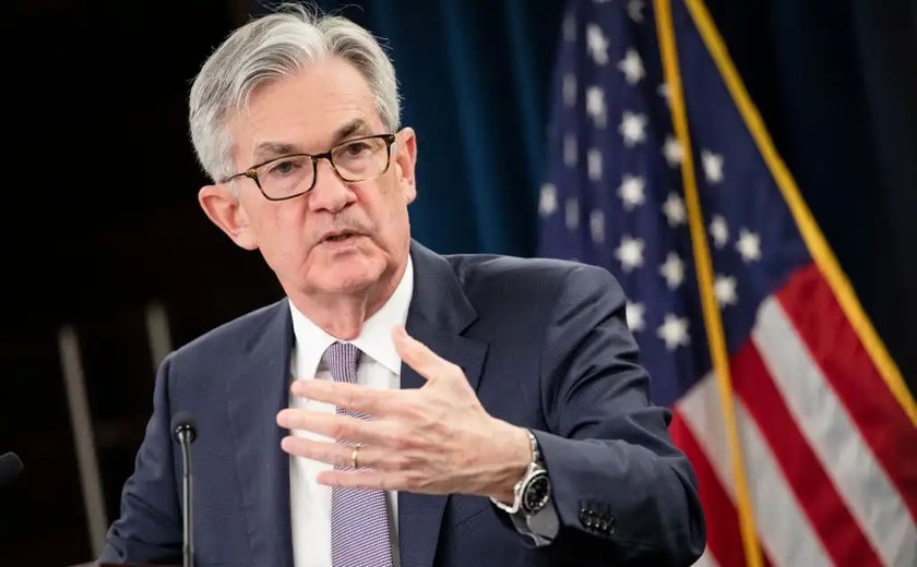 Dólar recua, mas exterior limita à espera de Powell