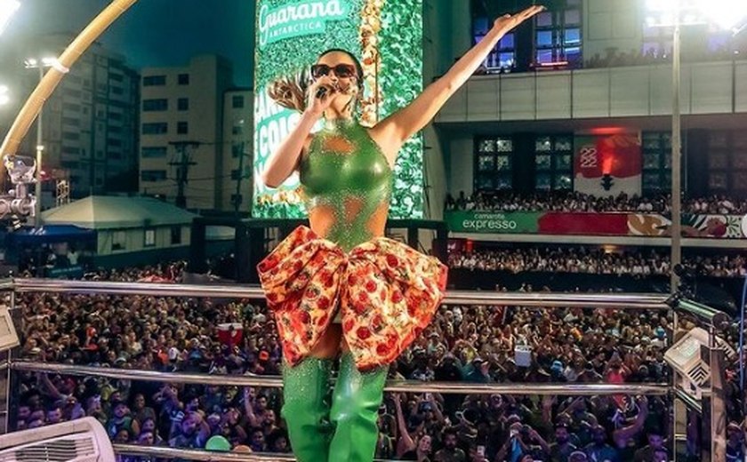 Claudia Leitte muda letra de 'Caranguejo' para não citar Iemanjá e gera debates na web