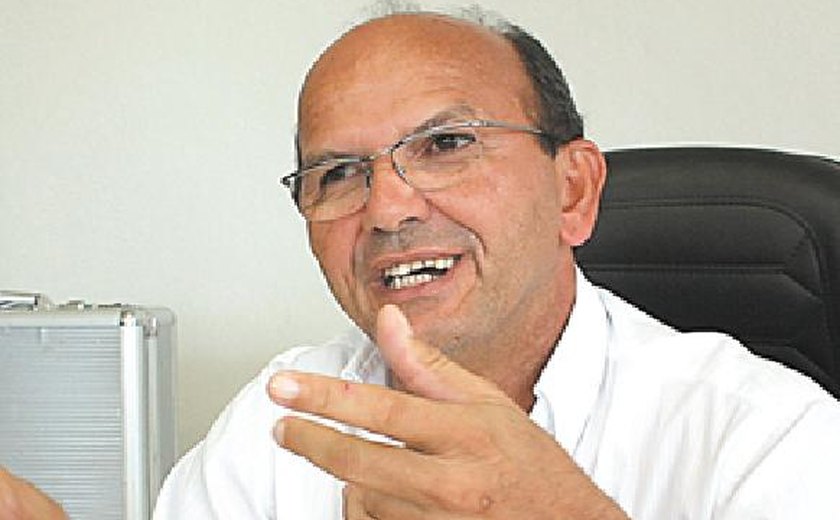 Cícero Cavalcanti é acusado pelo MP de fraudar nomeação de servidores; 17ª Vara acolhe denúncia