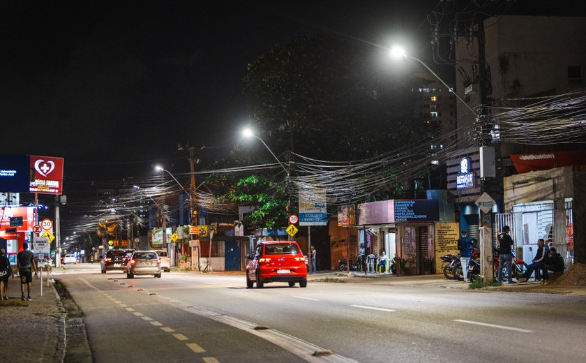 Grandes avenidas da parte alta de Maceió já estão 100% iluminadas