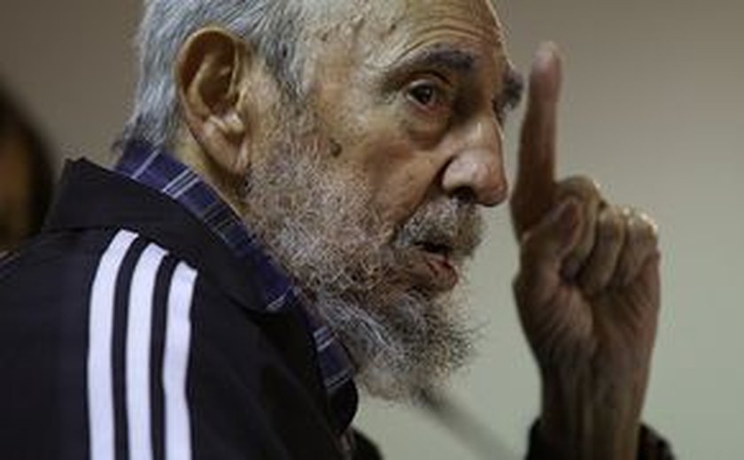 Fidel Castro diz não ter confiança nos Estados Unidos mas apoia solução pacífica