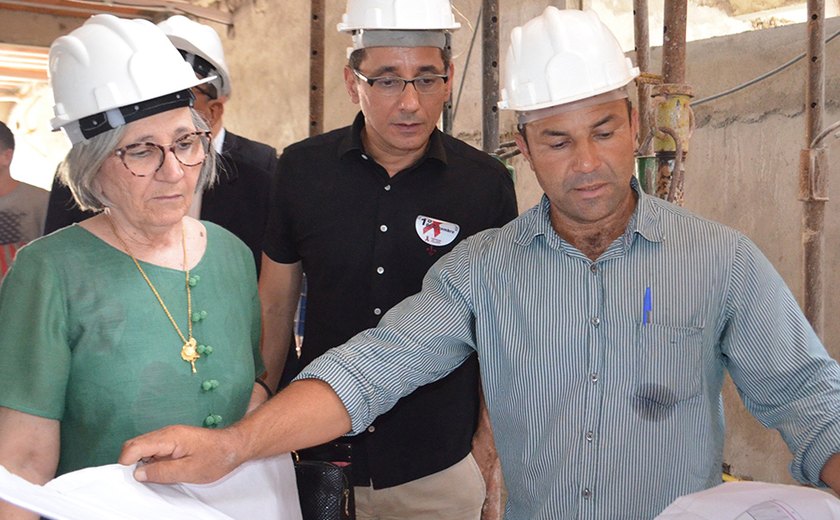 ﻿Desembargadora Elisabeth Carvalho visita obras do novo Fórum de Palmeira