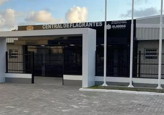 Homem é preso com pistola após denúncia de sequestro no Benedito Bentes