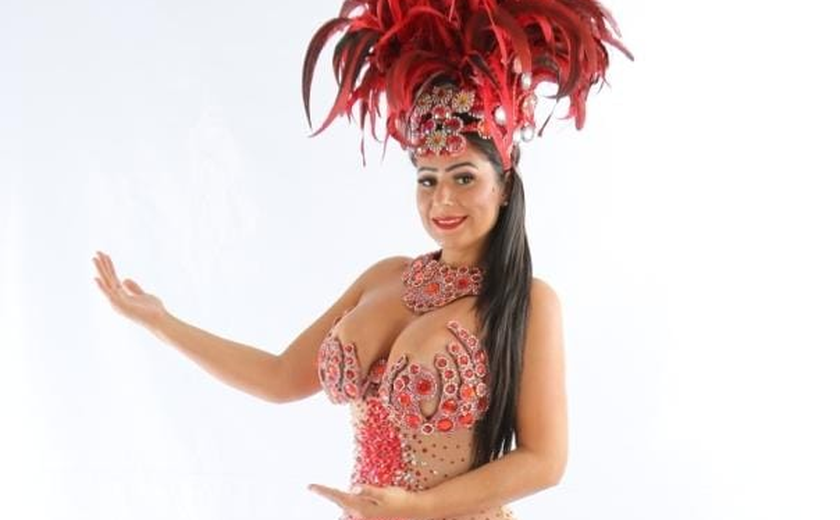 Madrinha de escola de samba morre ao cair de escada