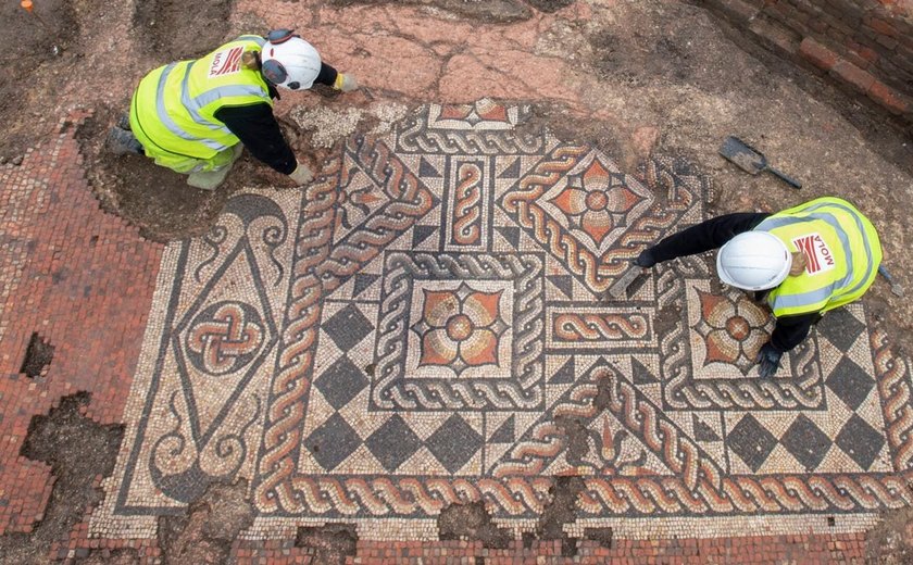 Mosaico romano vibrante com inscrições de paz e prosperidade é achado no norte da Turquia (FOTOS)
