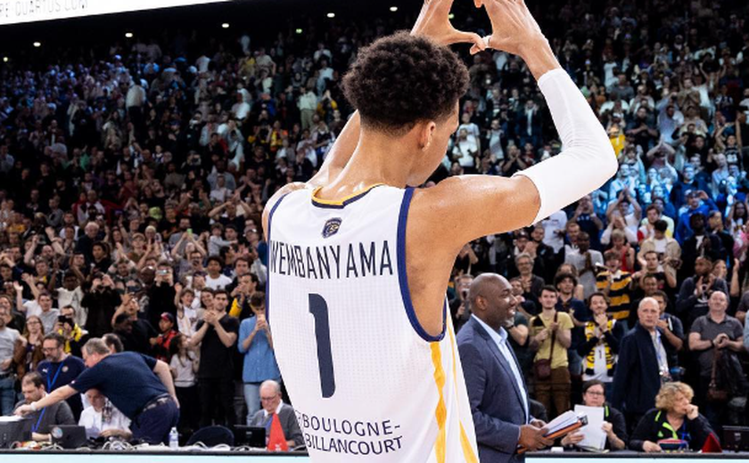 Entre promessas e derrotas: como foi o 1º mês na NBA de Wembanyama, estrela de 2,24m do Draft
