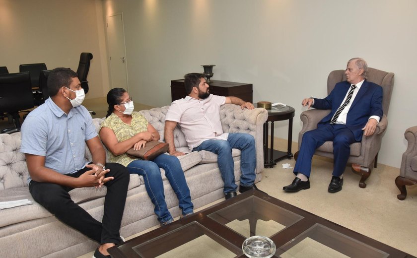 Representantes de cooperativas do Programa do Leite se reúnem com o governador Kléver Loureiro