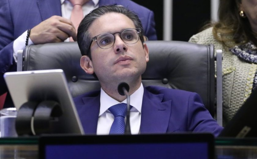 Motta sobre Eduardo Bolsonaro: 'parlamentar trabalhando por danos ao Brasil'