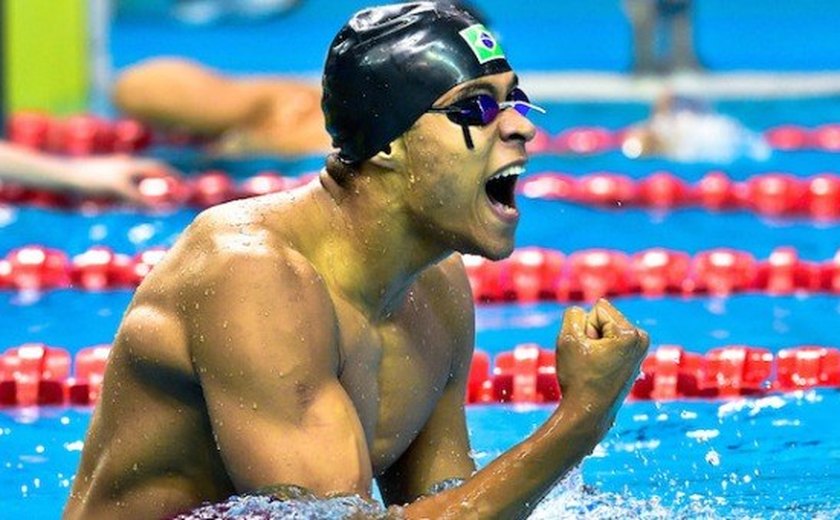 Nadador brasileiro quebra recorde mundial nos Jogos Olímpicos da Juventude