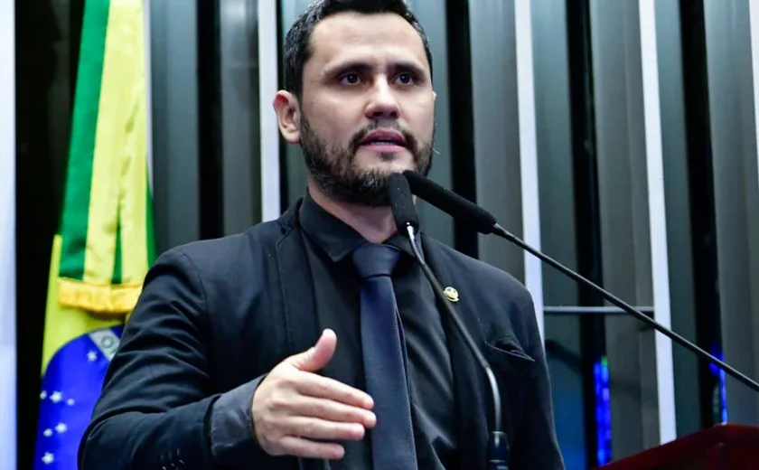 Senador Cleitinho se desculpa por interromper CPI para tirar foto com Virgínia