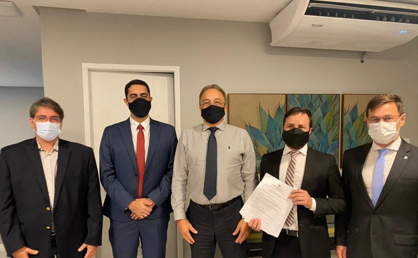 Galba Novaes se reúne com representantes da OAB/AL e volta a defender implantação do piso salarial