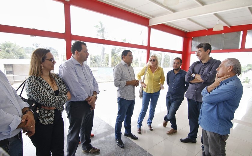 Palmeira: prefeito Júlio Cezar visita futuras instalações do novo Posto Vida e do Caps