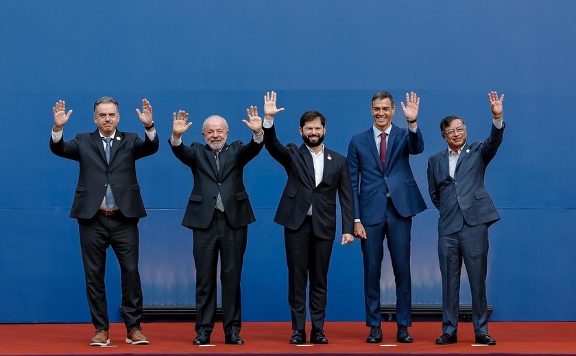 Brasil, Chile, Colômbia, Uruguai e Espanha defendem democracia