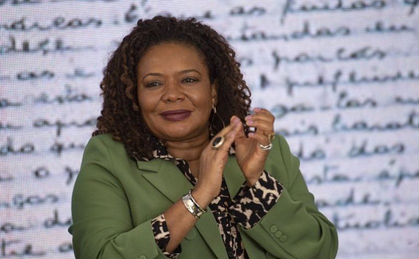 Ministra da Cultura defende presença negra no jornalismo e na política