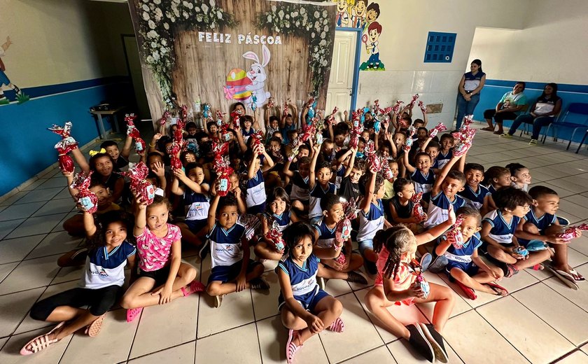 Prefeita Marcela Gomes faz a festa da criançada linense com a entrega de ovos de Páscoa