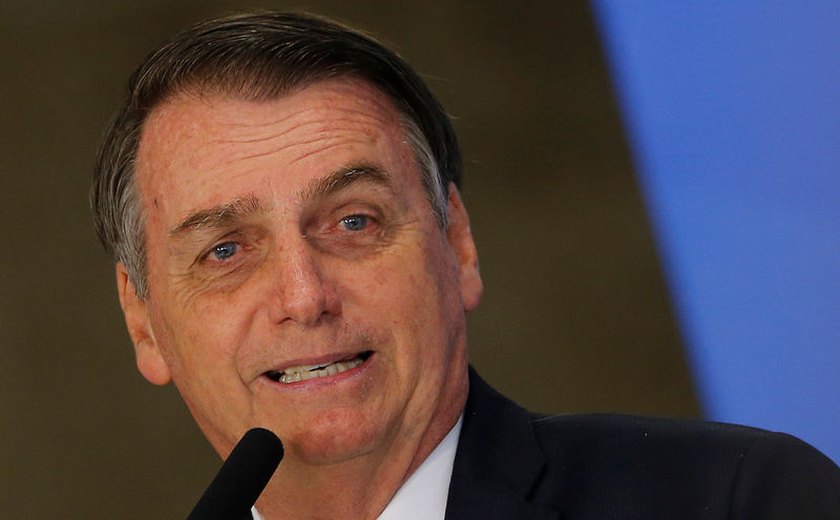Bolsonaro exalta ministros nordestinos e nega aumento da gasolina