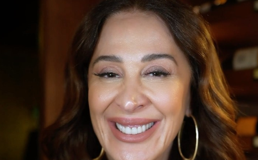 Claudia Raia é alvo de críticas após comentário sobre gravidez de Carol Peixinho e Thiaguinho