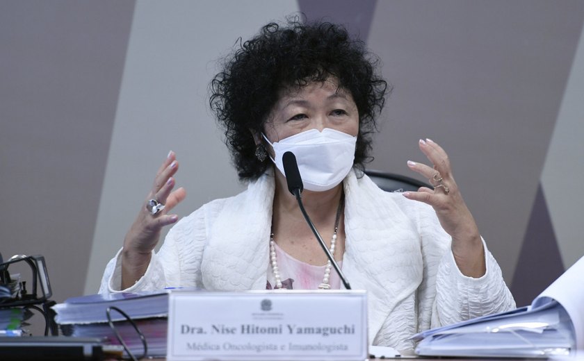 Nise diz que não é papel dela orientar presidente sobre visitas a hospitais