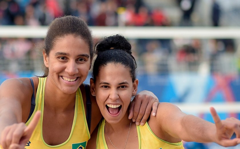 Ana Patrícia e Duda ganham bem 'treino de luxo' contra egípcias na estreia no vôlei de praia