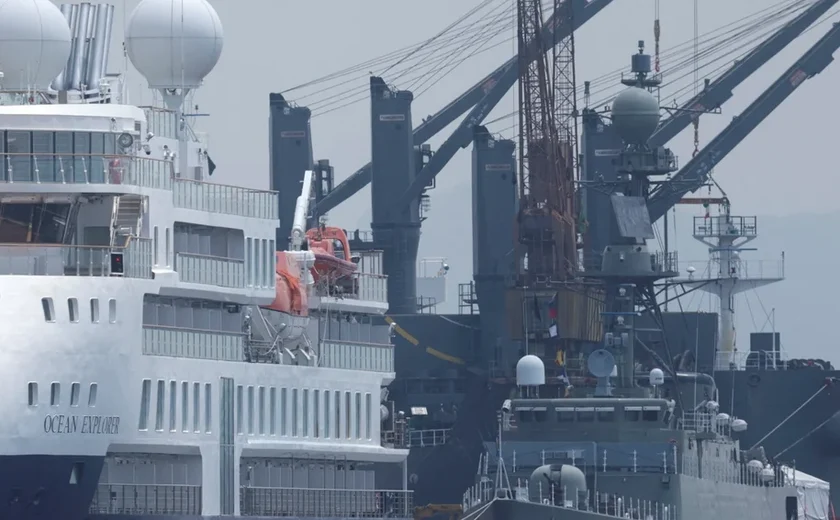 Navio de guerra iraniano de 94 metros tomba e pode ficar seis meses inativo