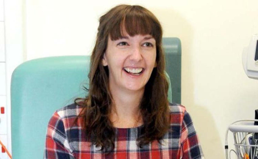 Enfermeira curada de ebola volta ao hospital na Grã-Bretanha