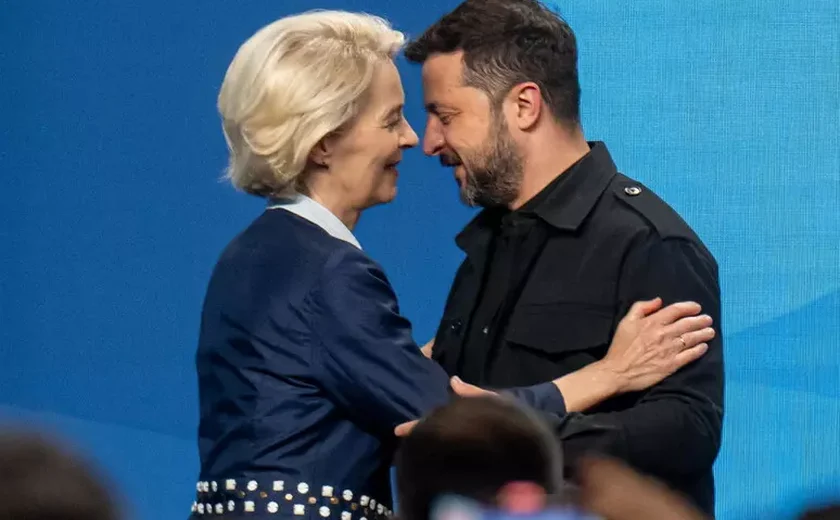 Zelensky fala com Von der Leyen sobre 'próximos passos' para paz