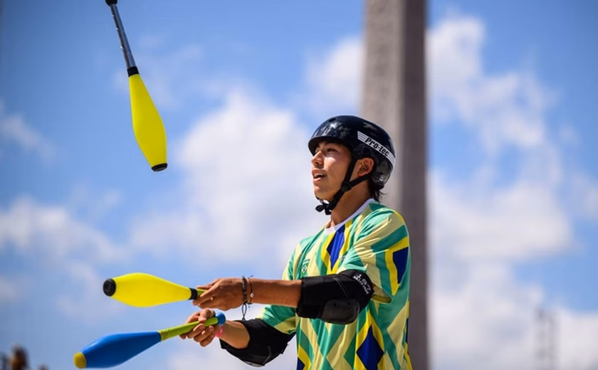 Conheça Augusto Akio, o Japinha, malabarista que conquistou o bronze no skate em Paris-2024