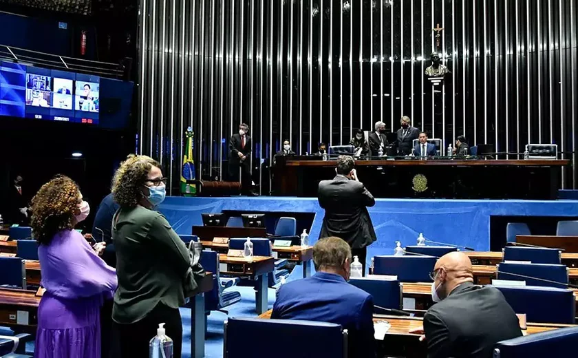 Congresso derruba veto e retoma proibição de verbas para ações contra 'família tradicional'