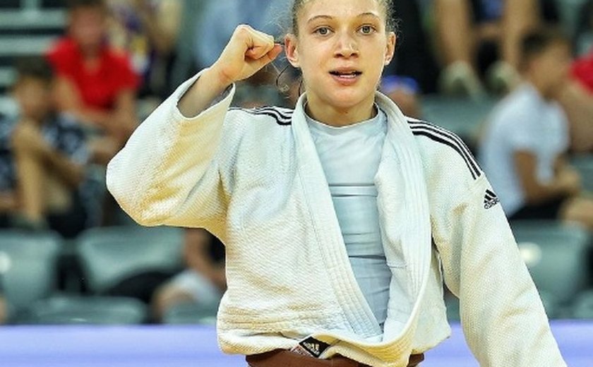 Brasileira de 15 anos faz campanha perfeita e conquista o Mundial sub-18 de judô