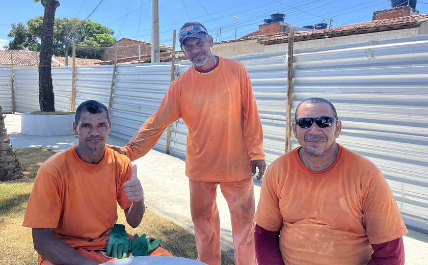 Trabalhadores transformam espaço abandonado em área de convivência pelo Brota na Grota