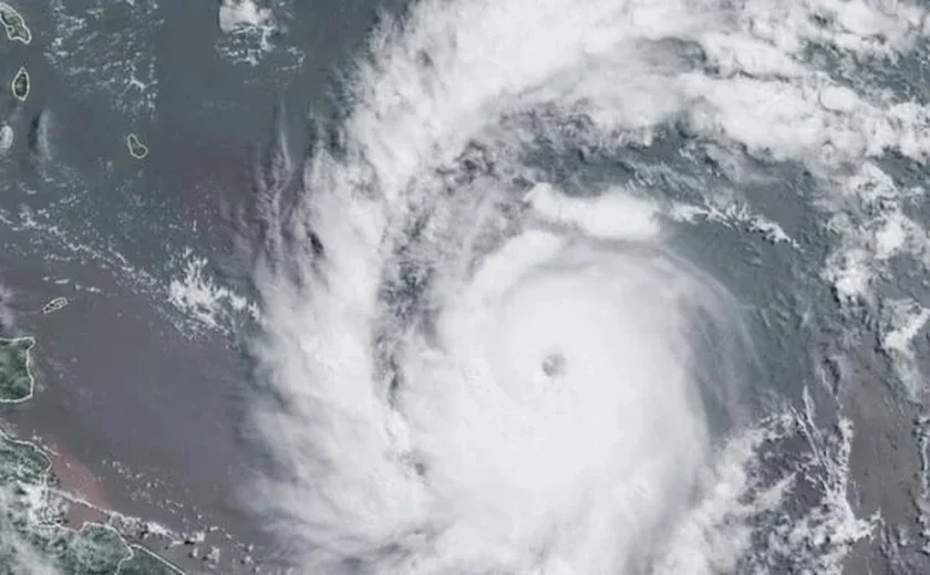 Furacão Beryl ameaça o Caribe e avança como tempestade de Categoria 3; veja vídeo do Espaço
