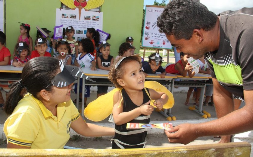 Crianças da Creche Joana Santana Leite participam de ação de combate à dengue