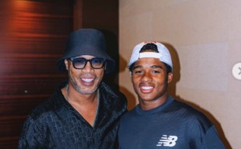 Ronaldinho Gaúcho 'aparece' em lua de mel de Endrick no Japão