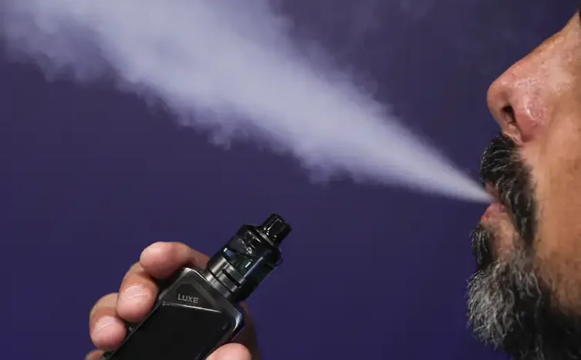 Jovem de 20 anos descobre que não vai passar dos 40 depois dos pulmões entrarem em colapso com uso do vape