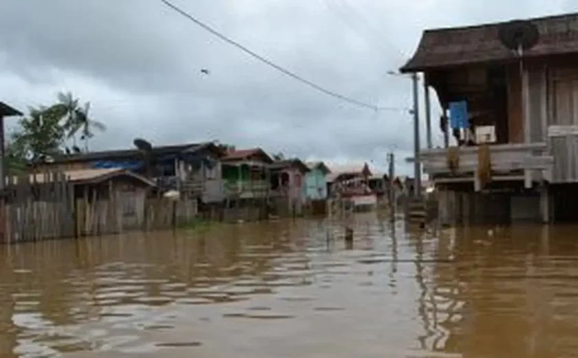 Cheia no Amazonas afeta mais de 533 mil pessoas e coloca 40 cidades em emergência