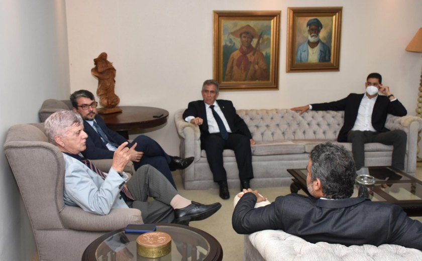Governador Kléver Loureiro recebe desembargadores do TRE-AL