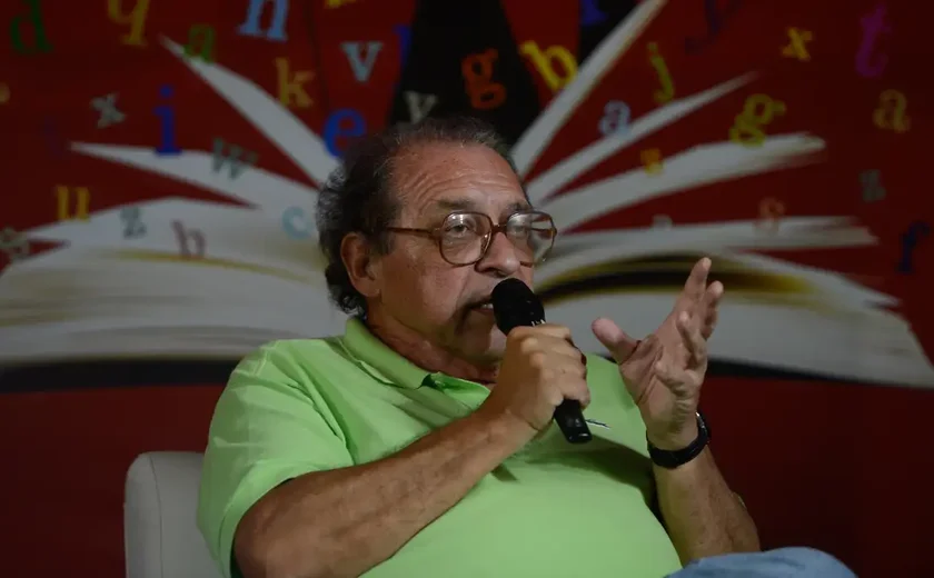 Em série da Rádio MEC, Ruy Castro traz canções de carnavais antigos