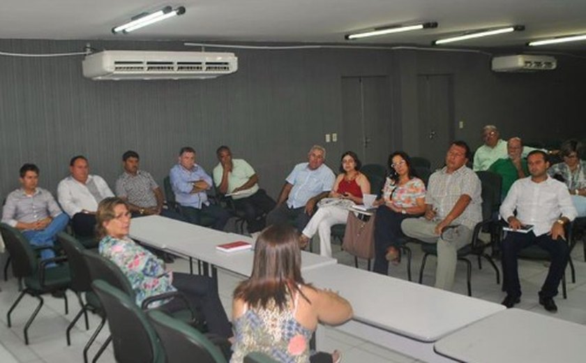 Célia Rocha, secretários e vereadores debatem melhorias para Arapiraca