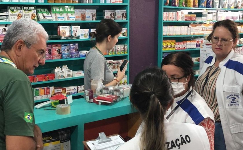 Vigilância Sanitária apreende 300 kg de produtos veterinários vencidos na parte alta da cidade
