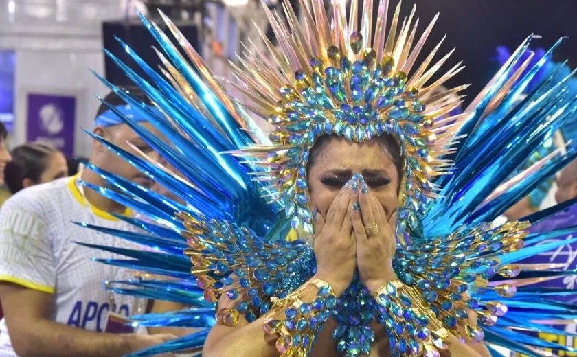 Rainha de bateria da Unidos da Tijuca, Lexa relembra como se reergueu de tombo em desfile: 'Me abraçaram'
