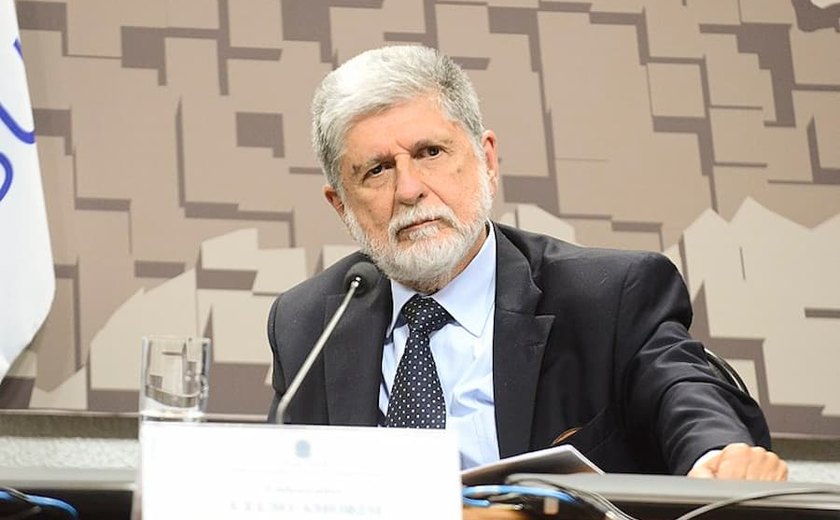Um dia depois de conversar com chanceler de Maduro, Amorim recebe hoje representantes da oposição