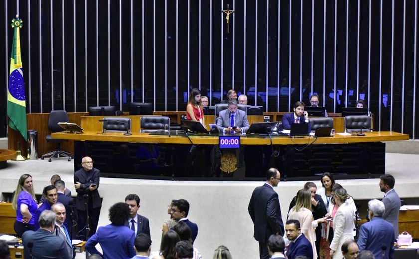 Câmara dos Deputados abre sessão para analisar a regulamentação da reforma tributária; acompanhe