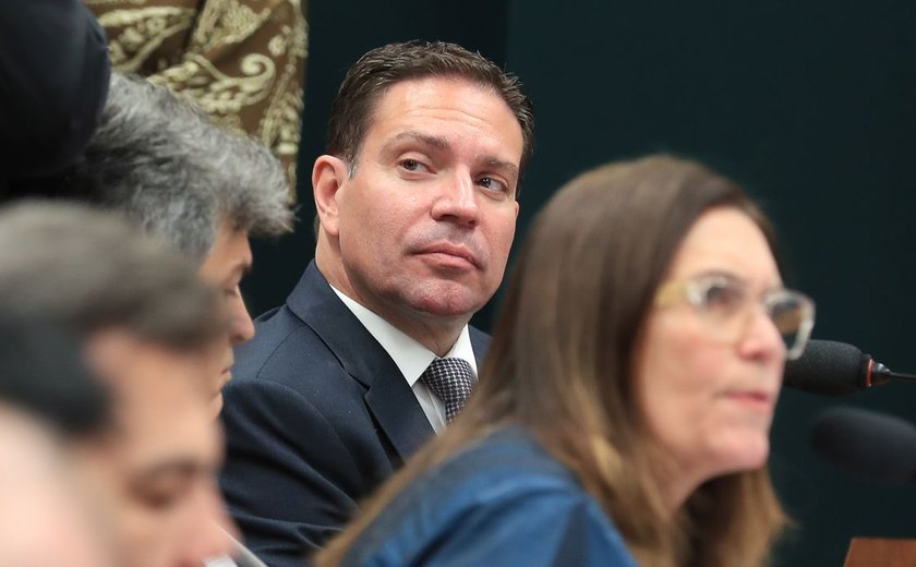 Moraes determina suspensão parcial da ação do golpe contra Ramagem