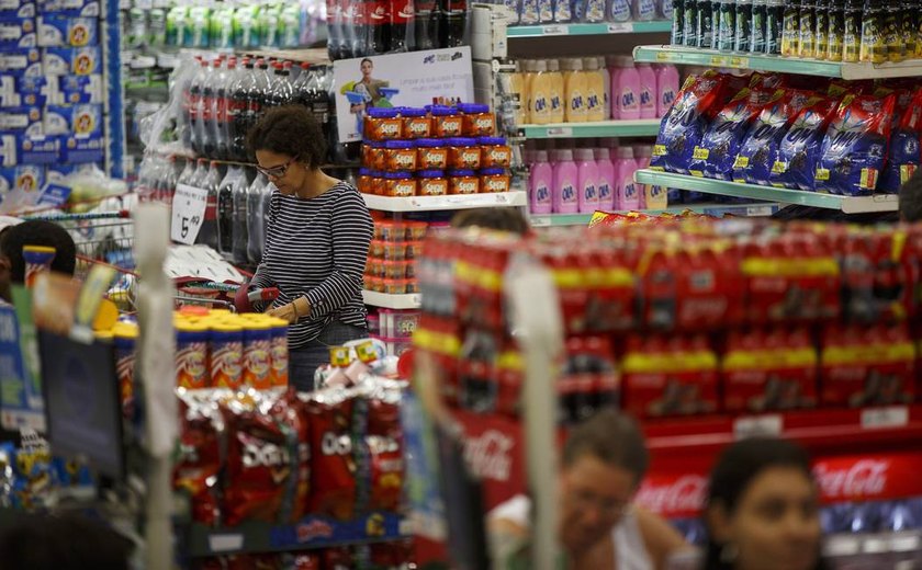 Preços em supermercados sobem 3,55% em junho