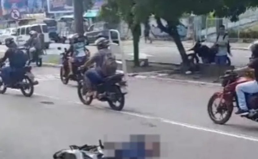 Motociclista morre atropelada por um caminhão na Av. Fernandes Lima em Maceió